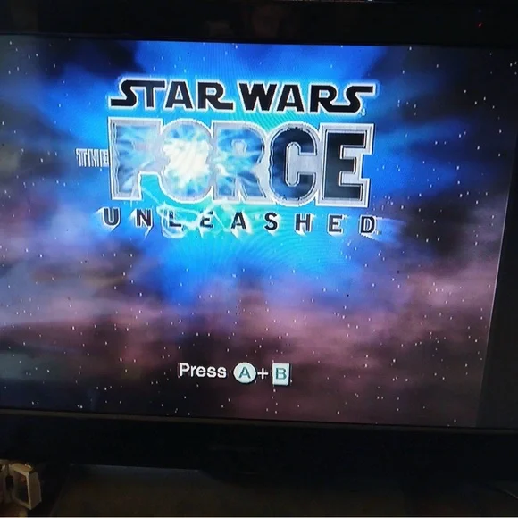 Nintendo Wii Console Bundle w/ 2 Remotes and TONS of extras/8 games WORKS GREAT - Picture 11 of 13